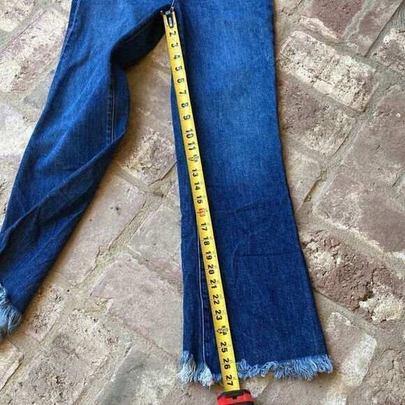J Brand Julia High Rise Cropped Flare Raw Hem Medium Wash Jeans in Romance Sz 25 - Picture 12 of 15